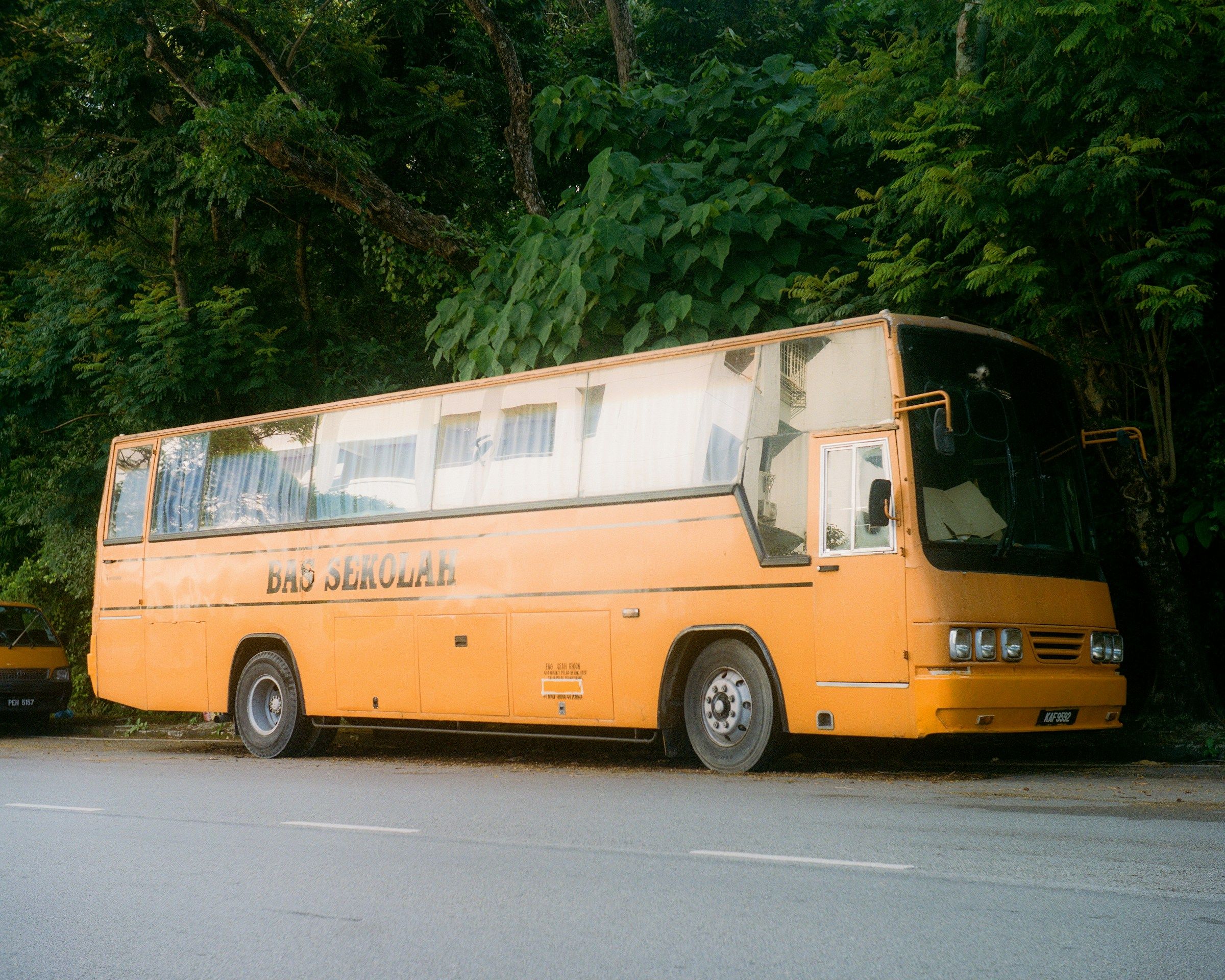 Autobus podczas przejazdu na trasie krajowej