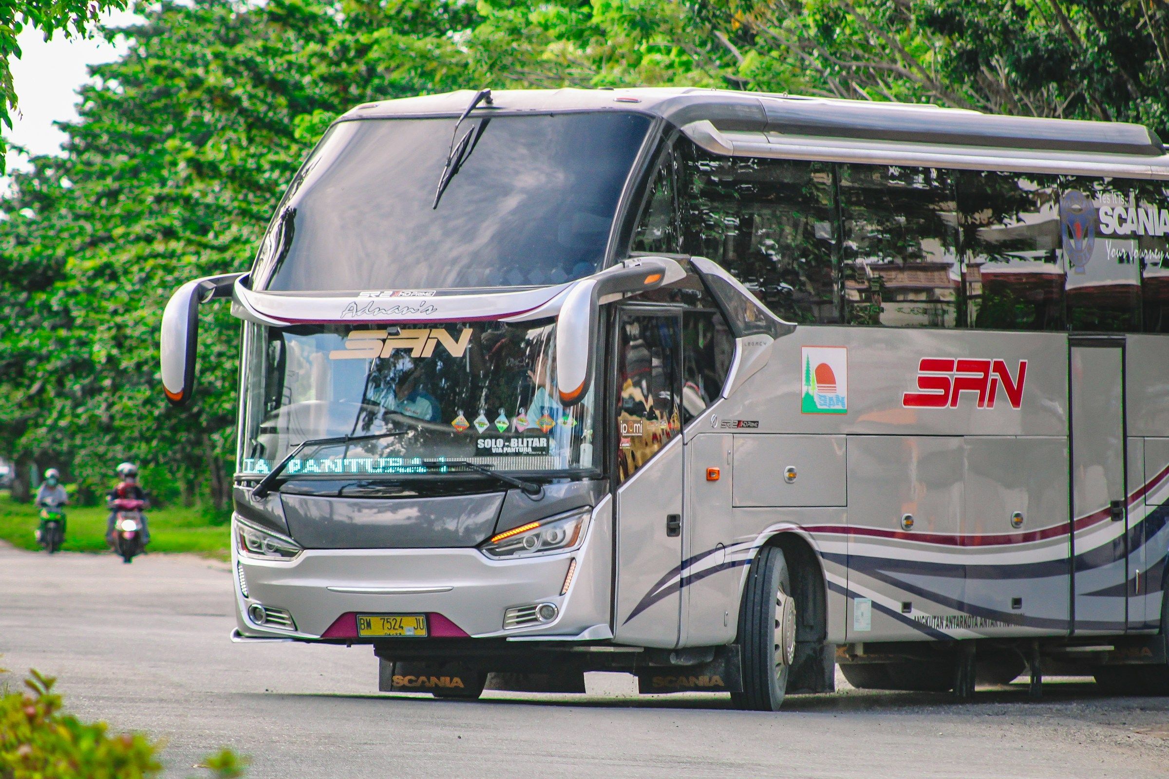 Bus osobowy gotowy do przejazdu