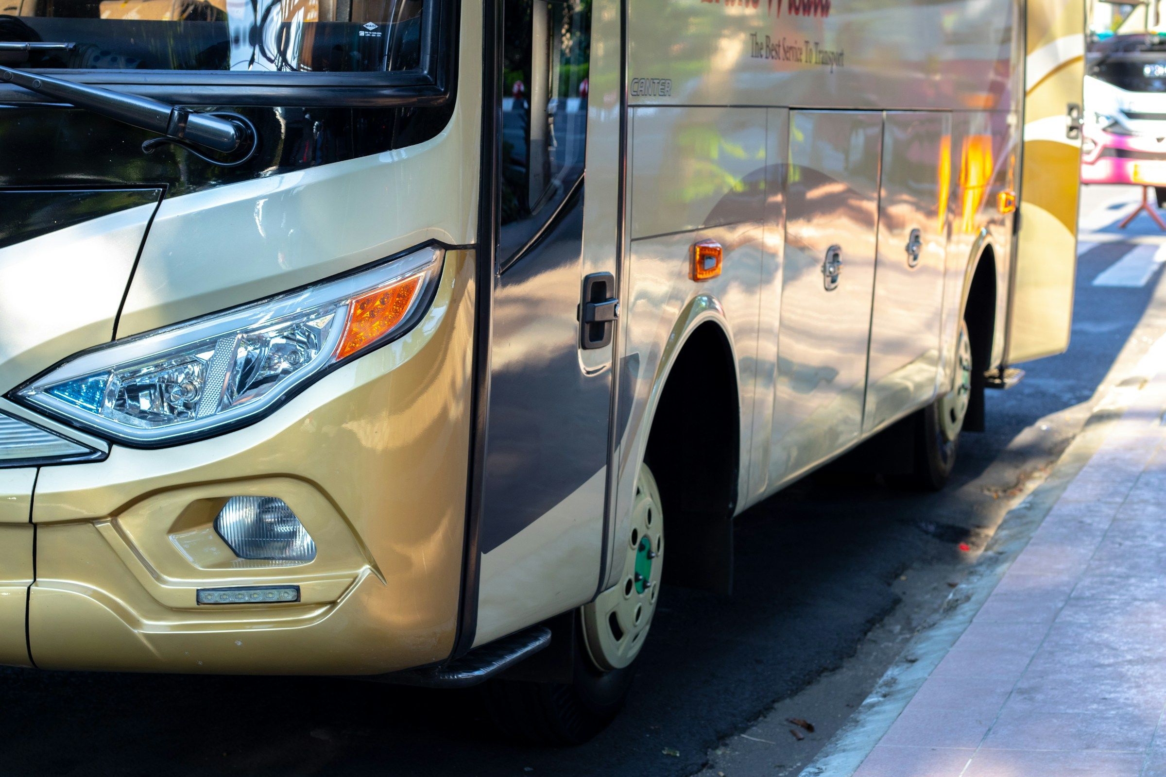 Autobus firmy FHU Kostek Andrzej Kostkowski